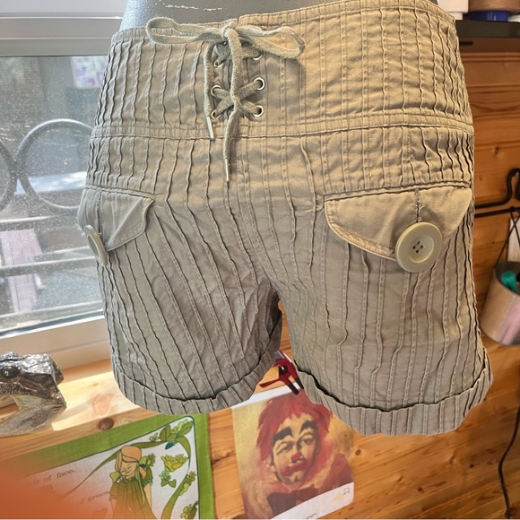 Betsey Johnson cotton pintucked low rise shorts in dusty sage - Picture 2 of 4